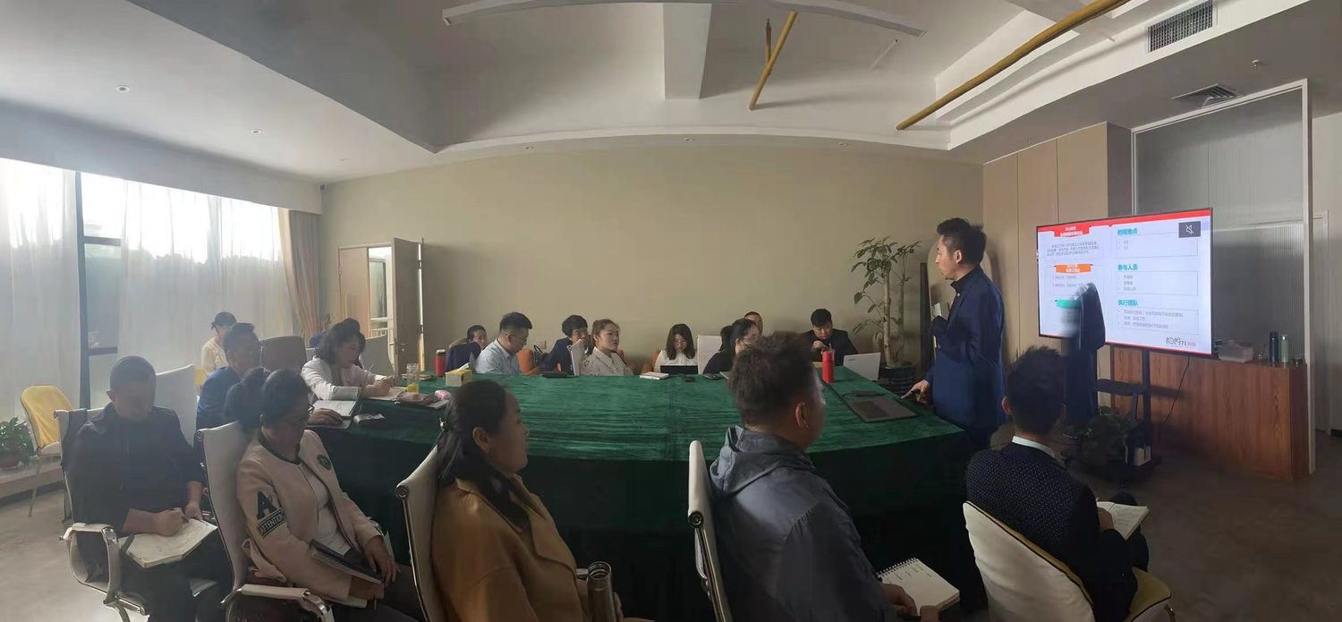 东方同创侯光锋总经理培训现场