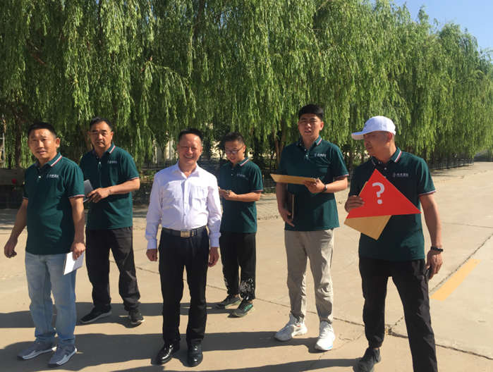 赵明顺老师在兆丰面业生产厂区